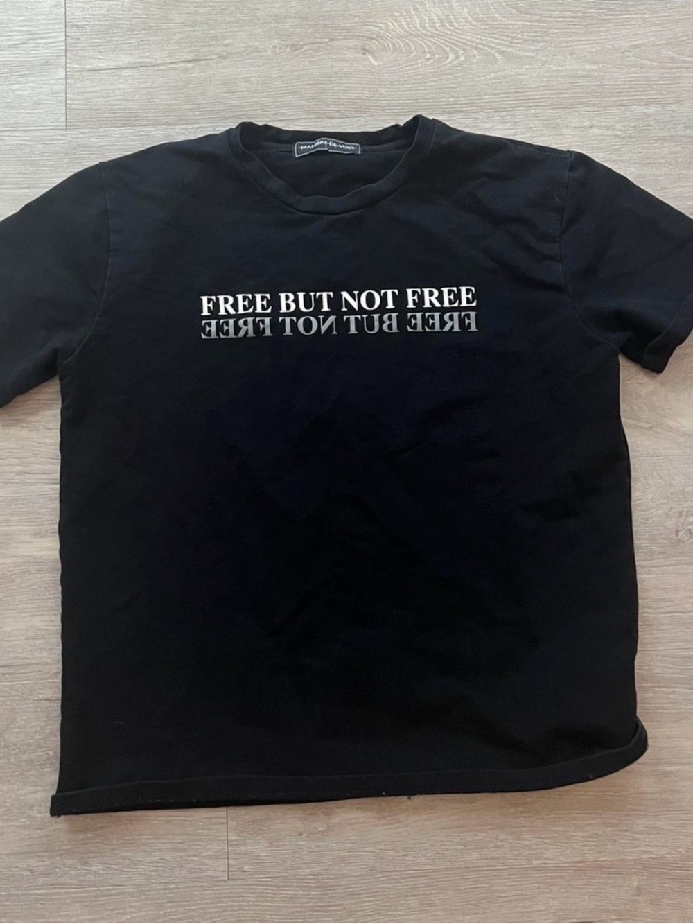 Maniere De Voir black free but not free tee